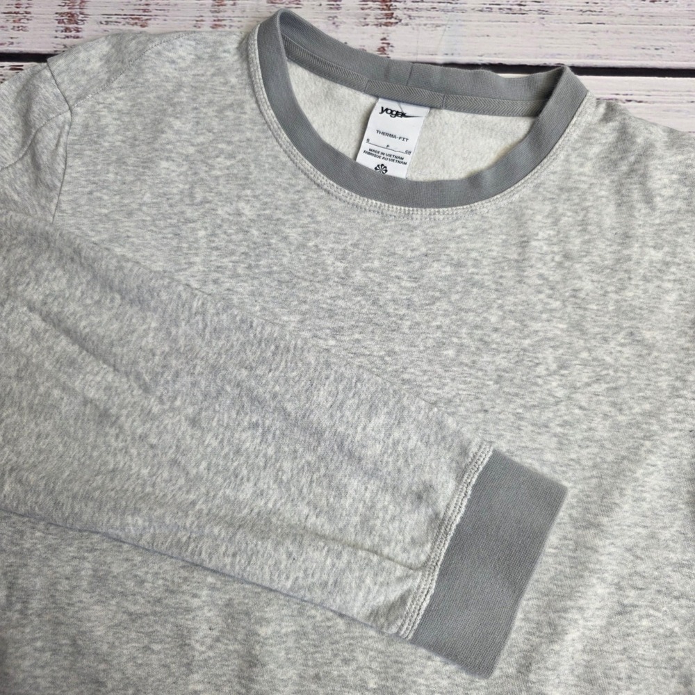 Nike Yoga Therma-FIT‎ Mens Small Grey Heathered Crewneck Sweatshirt DM8137-050